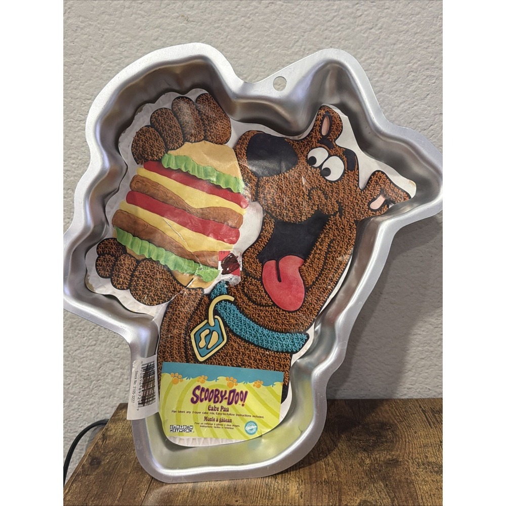 WILTON SCOOBY DOO CAKE PAN 2105-3227 Baking Mold Eating Sandwich Dog Scooby